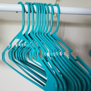 Plastic hangers (Blueish green)